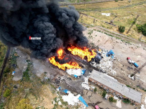 ძლიერი ხანძარი რუსთავში [video]