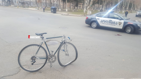 რუსთავში მამაკაცმა ველოსიპედი მოიპარა და ავარიაში მოყვა [video]