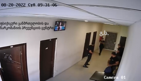 მძიმედ დაჭრილი პატიმარი გარდაიცვალა