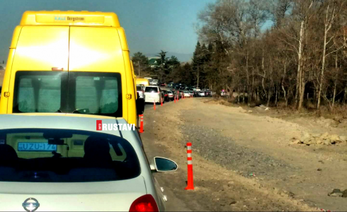 საავტომობილო საცობი მაგისტრალზე