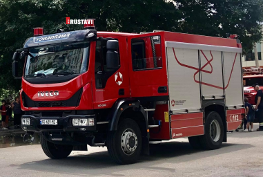 რუსთავში მოძრავს ავტომობილს ცეცხლი გაუჩნდა