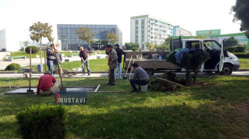 2 სკულპტურა ცენტრალურ ქუჩაზე