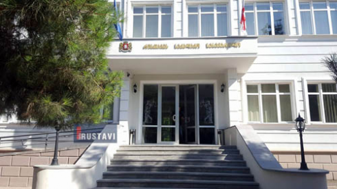 რუსთავის სასამართლომ 3 პირს პატიმრობა შეუფარდა