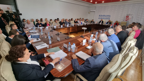 ხმაური და სიტყვიერი დაპირისპირება რუსთავის საკრებულოში