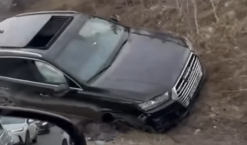 მსუბუქი ავტომობილი გზის სავალი ნაწილიდან გადავარდა