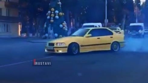 დრიფტი მერიის წინ [video]