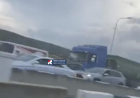 საავტომობილო საცობი ქვეყნის მთავარ მაგისტრალზე