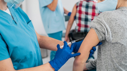 რატომ გვტკივა მკლავი აცრის შემდეგ