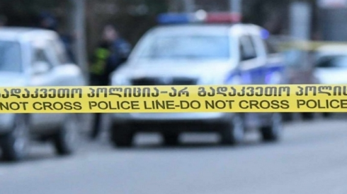 საცხოვრებელ სახლში დაჭრილი ქალი იპოვეს