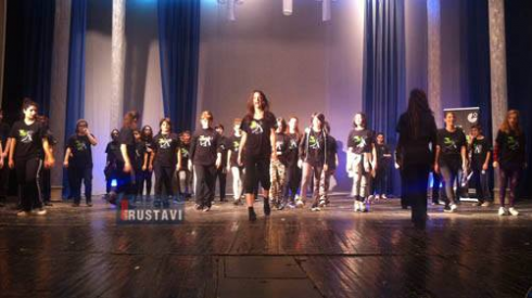 "ცეკვა სკოლებში"