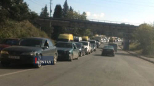 სავტომობილო საცობი მაგისტრალზე