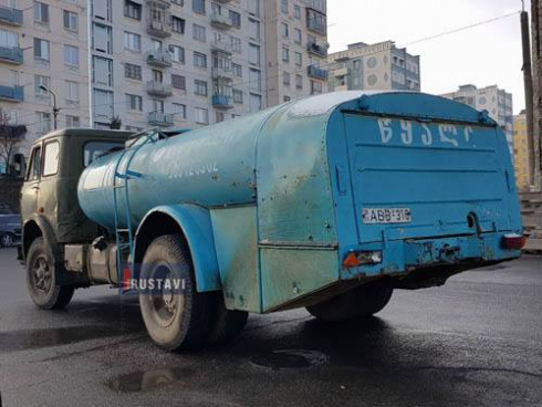 მოსახლეობას წყალი ავზებით მიეწოდება