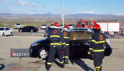 ავტომანქანას ცეცხლი გაუჩნდა (ვიდეო)