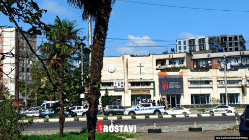 ბანკში შეჭრილი შეიარაღებული პირი 2 მილიონს ითხოვს