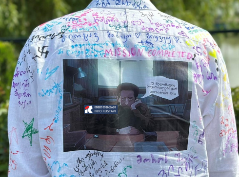 როგორი პერანგებით შეხვდნენ რუსთავში ბოლო ზარს [photo]