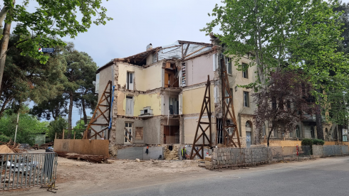 რუსთავში ჩამონგრეული კორპუსის აღდგენითი სამუშაოები დაიწყო