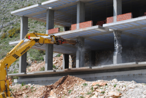 უნებართვოდ/პროექტის დარღვევით აშენებული შენობების დემონატაჟი რუსთავში