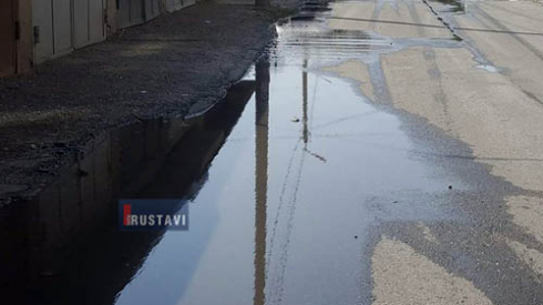 კანალიზაციის წყალი ეზოში