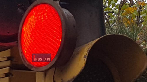 დაზიანებული შუქნიშანი (ფოტო).