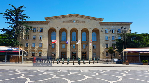 რუსთავის მერიის ერთ-ერთი სამსახურის ხელმძღვანელმა თანამდებობა დატოვა