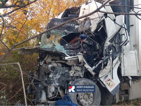 რუსთავი-ლილოს გზაზე ერთმანეთს სამი ტრაილერი შეეჯახა [video]