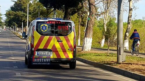 მშობიარე ცოლს ქმარი ველოსიპედით მისდევდა