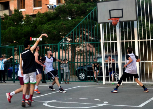 "ვითამაშოთ ეზოში" [photo]