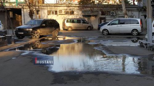 დატბორილი ეზო და სარდაფები (ფოტოები).