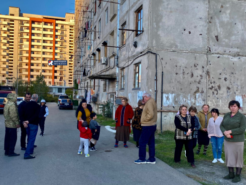 რუსთავში, ერთ-ერთი მიკრორაიონის მოსახლეობა დახმარებას ითხოვს [photo]