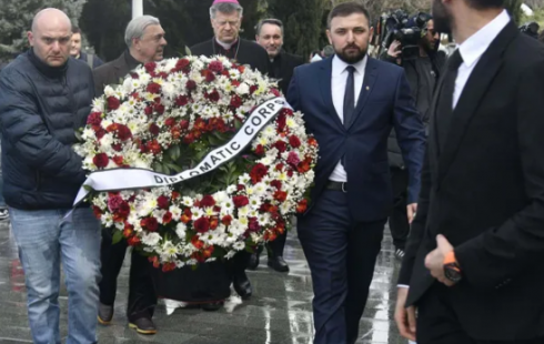 კათოლიკოს-პატრიარქის პანაშვიდზე ვატიკანის დელეგაცია მივიდა