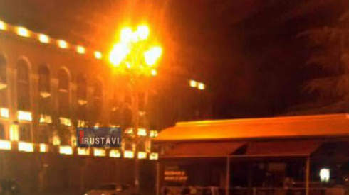 კამეჩი მერიის წინ მთავარ მოედანზე (ფოტო)