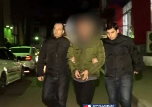 ბრალდებულმა 1991 წელს დაბადებული ლ.მ. დაჭრა და შემთხვევის ადგილიდან მიიმალა