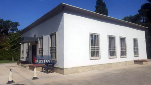 პარკში ქალი გარდაცვლილი ნახეს