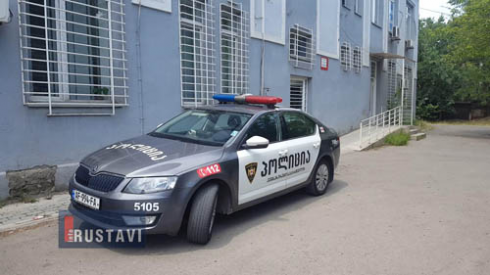 "მშობლებმა გამოაგდეს სახლიდან რადგან ორსულად არის" (ვიდეო)