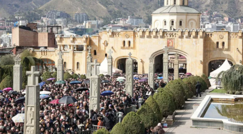 როდიდან ვერ შეძლებენ მოქალაქეები სამების ტაძარში შესვლას